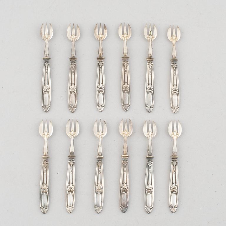 Ostrongafflar, 12 st, silver, Paris, Frankrike omkring år 1900.