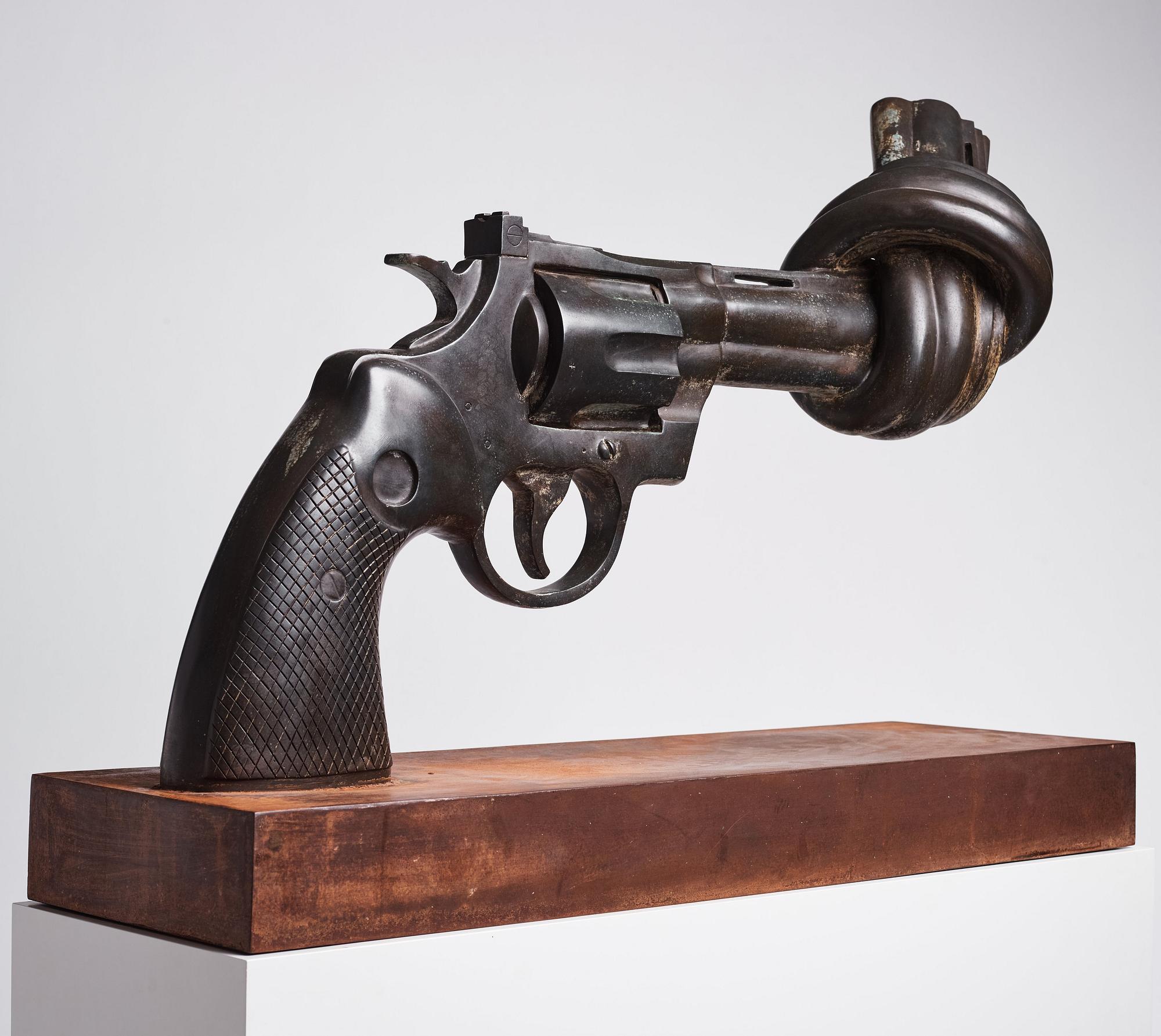 Carl Fredrik Reuterswärd, "Non-Violence".