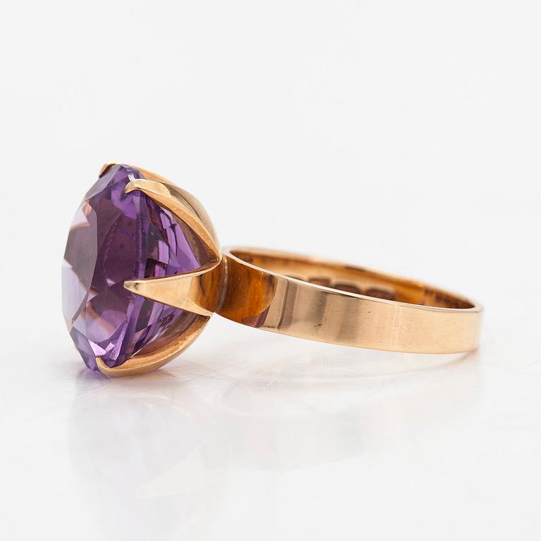 Bror Sundgren, Sormus, 14K kultaa ja ametisti, Westerback, Helsinki 1969.