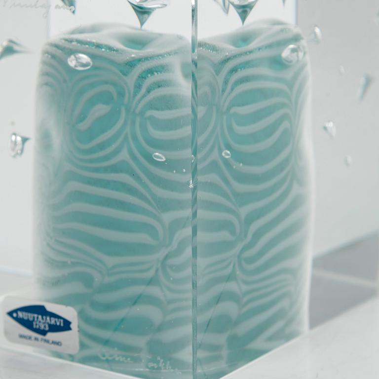 Oiva Toikka, lasikuutio, signeerattu Oiva Toikka, Nuutajärvi, numeroitu 208.