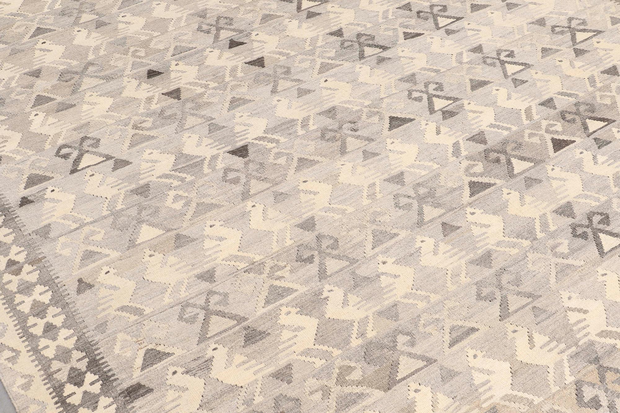 Kilim, ca 295 x 252 cm.