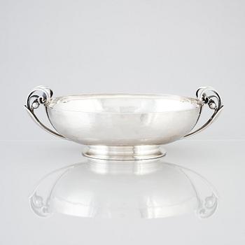 Harald Nielsen, a sterling silver jardinière, Georg Jensen, Copenhagen 1945-77, design nr 622B.