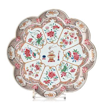 988. A famille rose tray, Qing dynasty, Qianlong (1736-95).