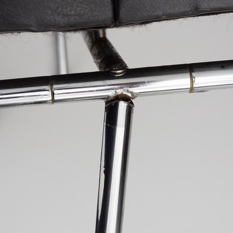 Arne Jacobsen, Sofa, model series FH-3300 “Lufthavnssofa”, Fritz Hansen.