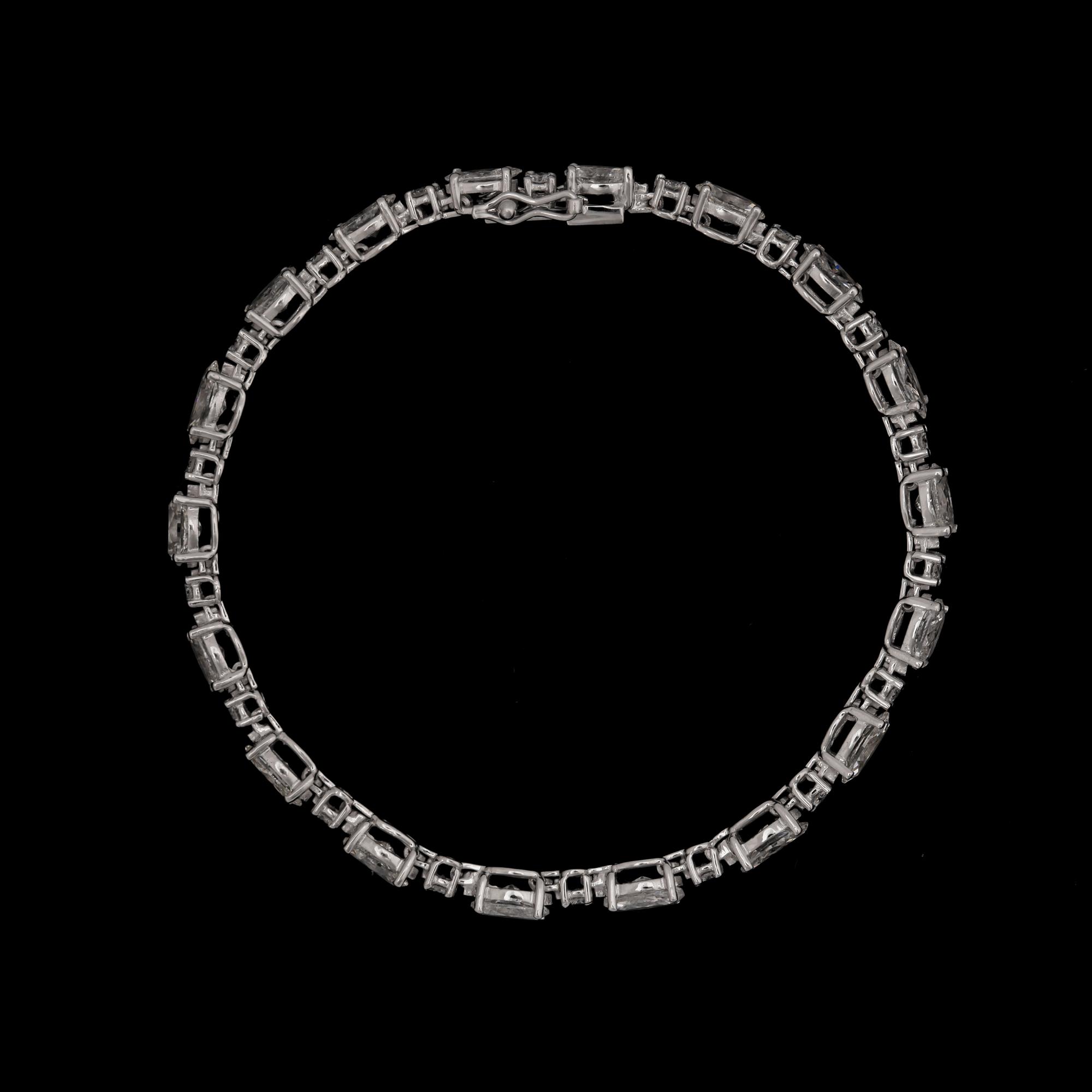 A navette- and brilliant cut bracelet, 5.70 cts resp. 0.84 ct.
