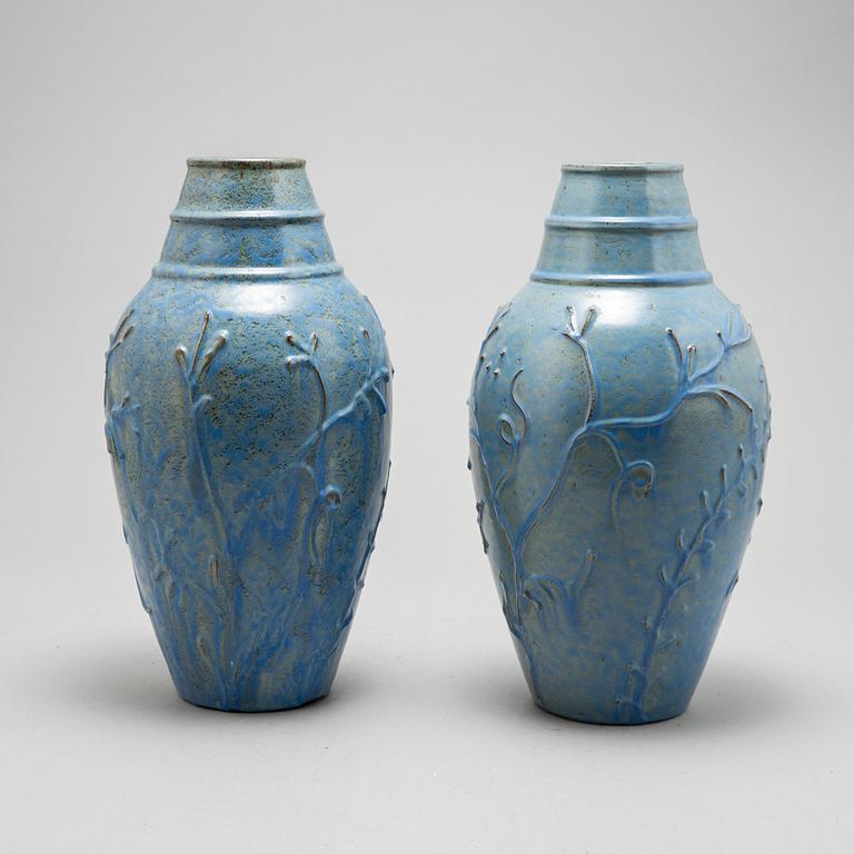 Erik Mornils, vaser, ett par, Nittsjö, 1900-talets mitt.