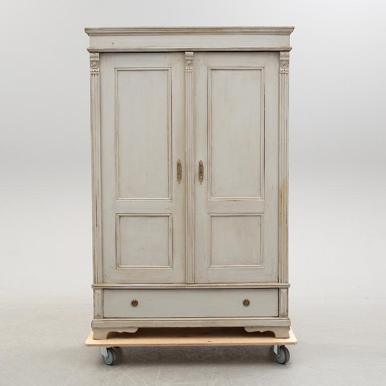 A painted wardrobe from around year 1900.