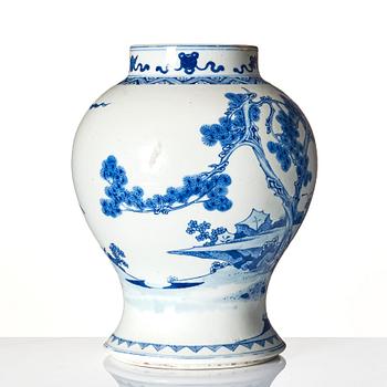 Vas, porslin. Qingdynastin, 1800-tal.