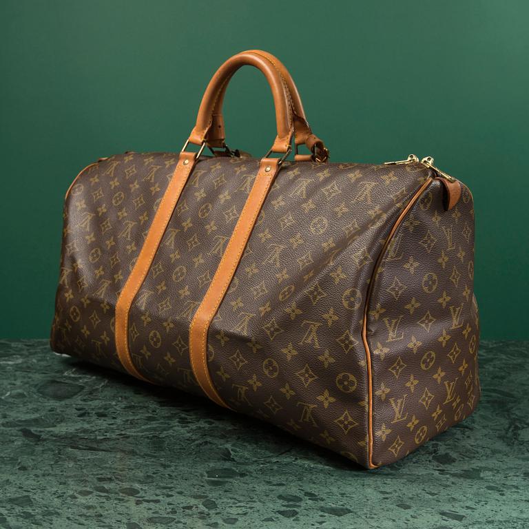 A monogram canvas weekendbag "Keepall 50" by Louis Vuitton.