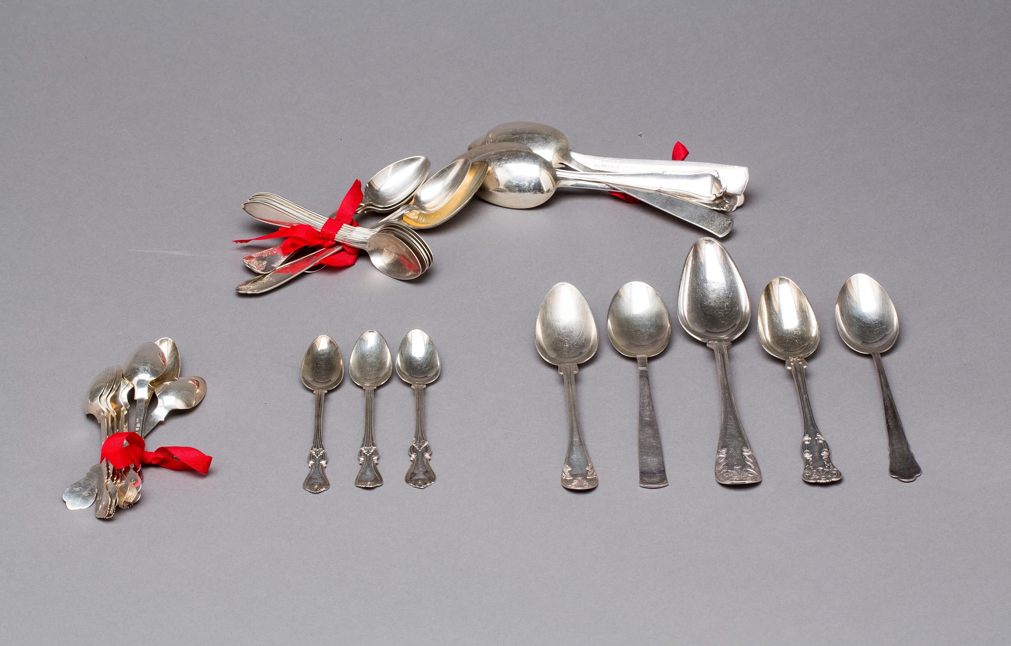 SKEDAR, ca 40 delar. Silver, div modeller, ålder och mästare. Ca 1000 g.