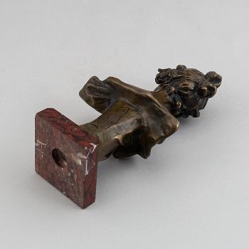 Georges van der Straeten, skulptur. Brons, signerad, gjut.stämpel. Total höjd 22,5 cm.