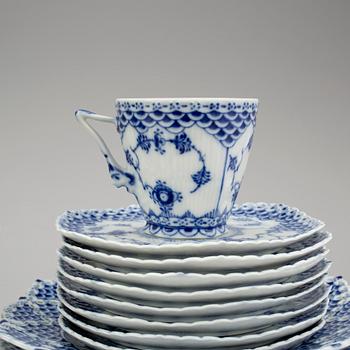 KAFFESERVIS, 24 delar delar, porslin, "Musselmalet", Royal Copenhagen, Danmark.