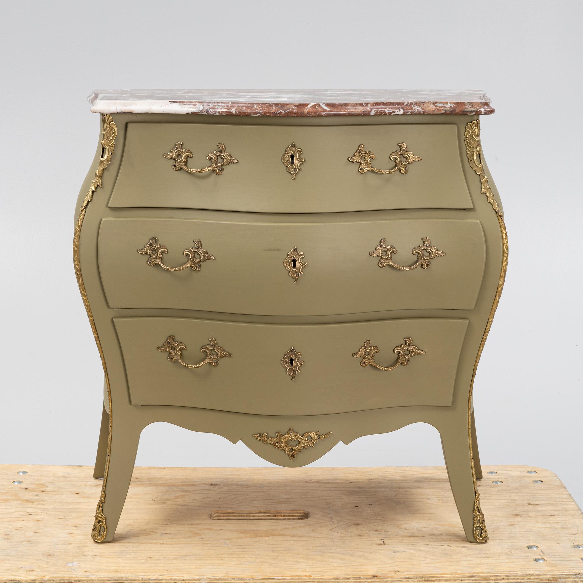 Byrå, rokokostil, 1900-talets första hälft.