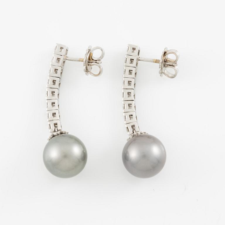 Earrings 14K white gold with cultured Tahitian pearls and brilliant-cut diamonds.