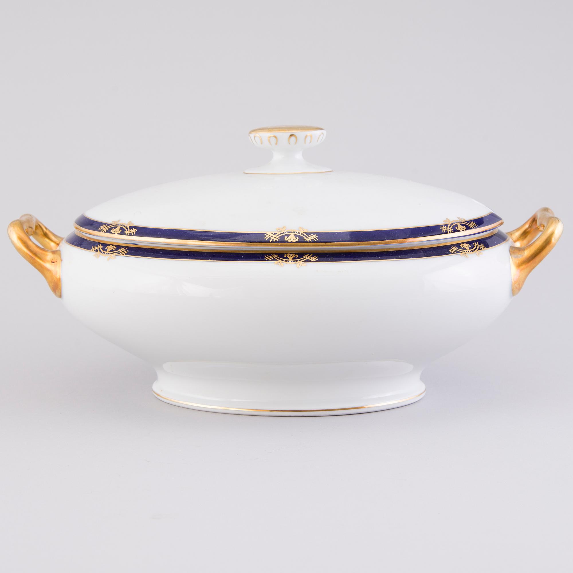 A 70-pcs set of dinnerware and for coffee, Arabia Finland 1932-1949.