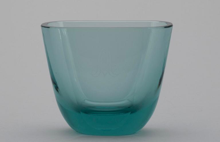 VAS, grönt glas, sign. G.H. Karhula -47.