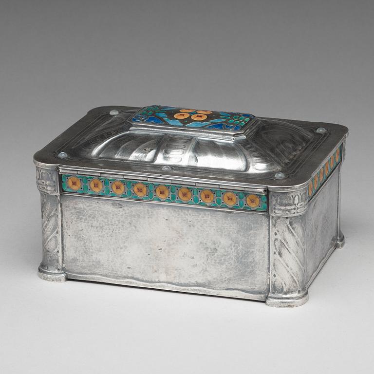 Hugo Lundstedt, a silver and enamel Art Nouveau jewelry casket, Gothenburg 1911.