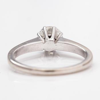 An 18K white gold ring with a ca. 1.01 ct diamond according to certificate.