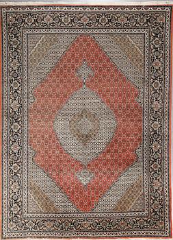 MATTA, Täbris, silkesinslag, ca 355x254 cm.