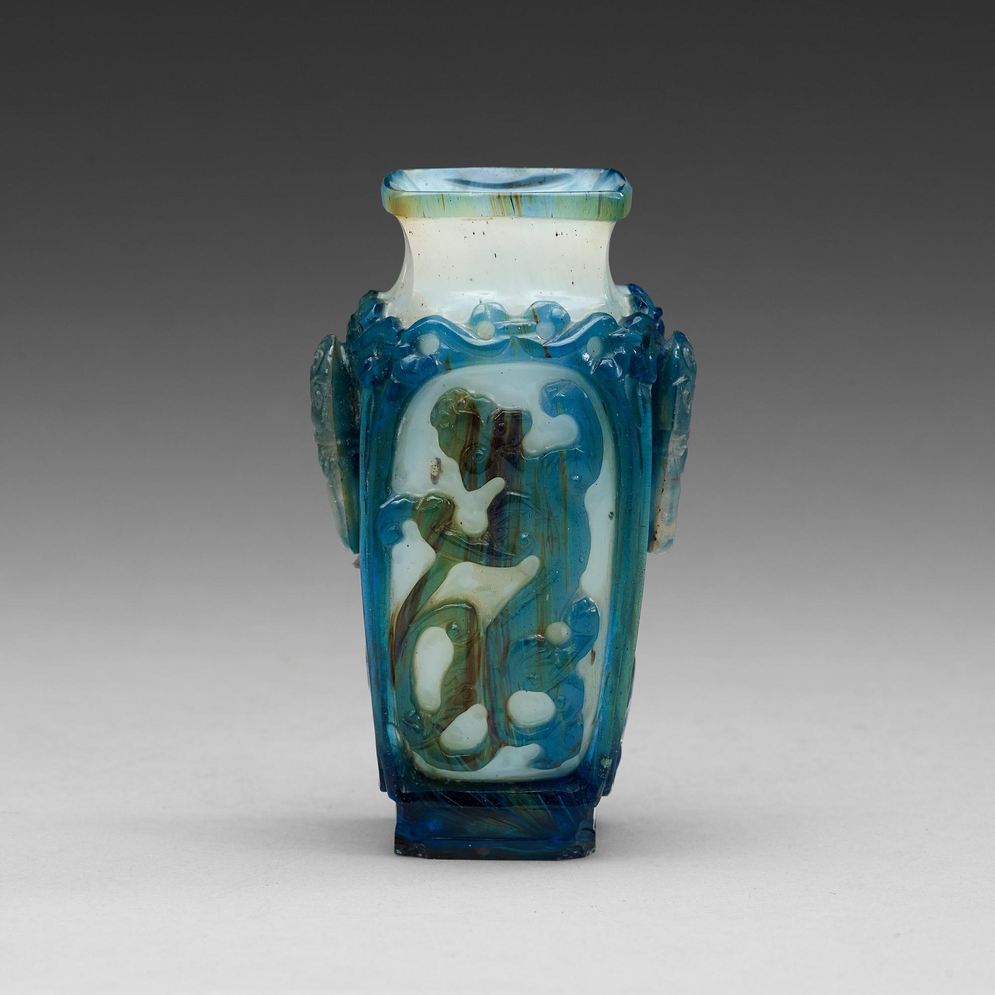 VAS, pekingglas. Qingdynastin (1644-1912).