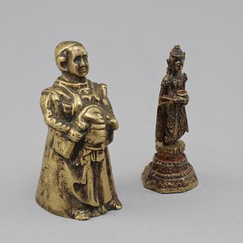 SKULPTUR samt BORDSKLOCKA, brons, orientaliska, 1800/1900-tal.