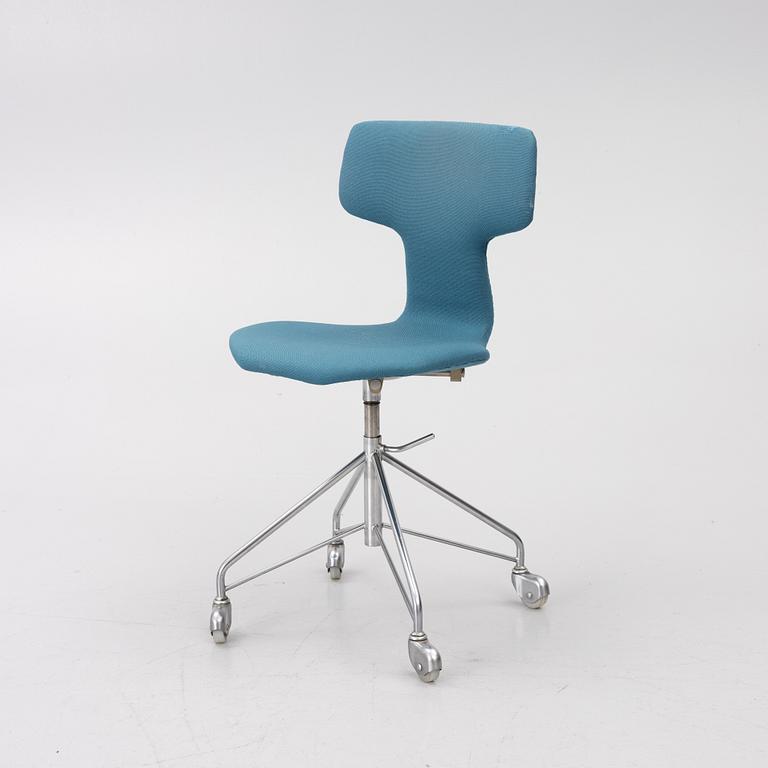 Arne Jacobsen, “T-chair”, model 3113, office chair with chromed metal and textile frame, Fritz Hansen, Denmark.