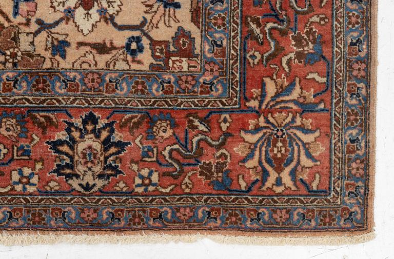 A semi antique Tabriz carpet, c. 290 x 195 cm.