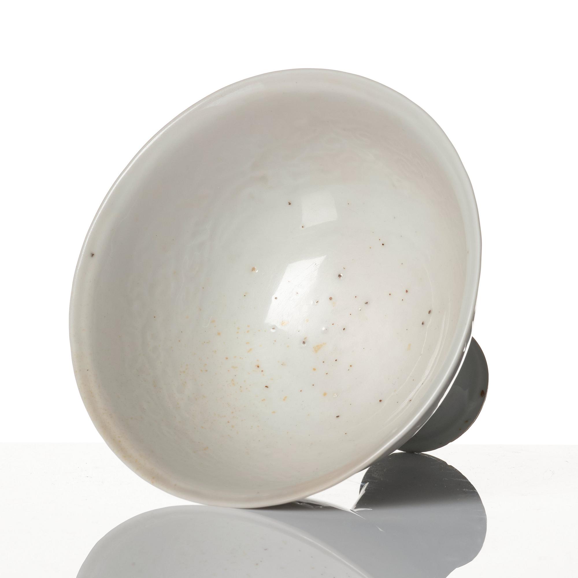 A white glazed anhua decorated stemcup, Ming dynasty (1368-1644).