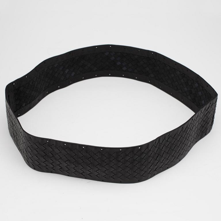 BOTTEGA VENETA, a black leather cover for the steering wheel.