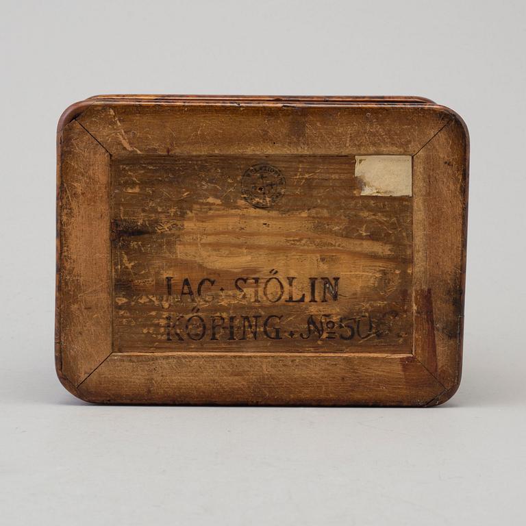 JACOB SIÖLIN, a burr alder veneered box from Köping, signed and numbered 506.