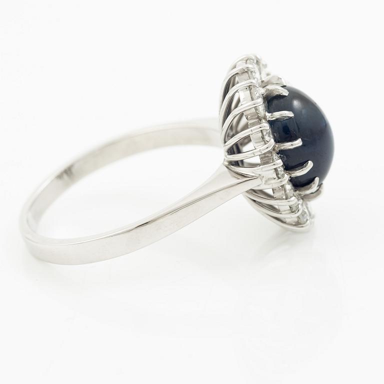 Ring in 18K white gold with a cabochon-cut sapphire and brilliant-cut diamonds.