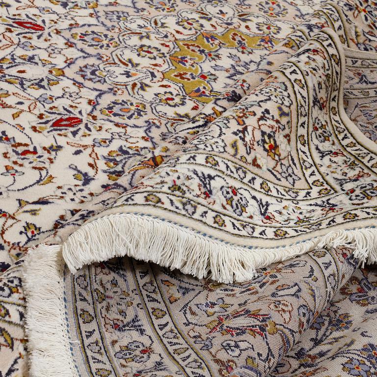 A Keshan rug, 400 x 295 cm.