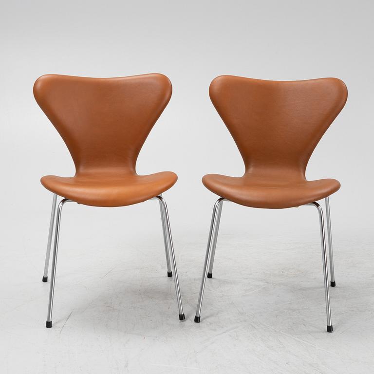 Arne Jacobsen, six 'Seven' chairs, Fritz Hansen, Denmark, late 20th century.