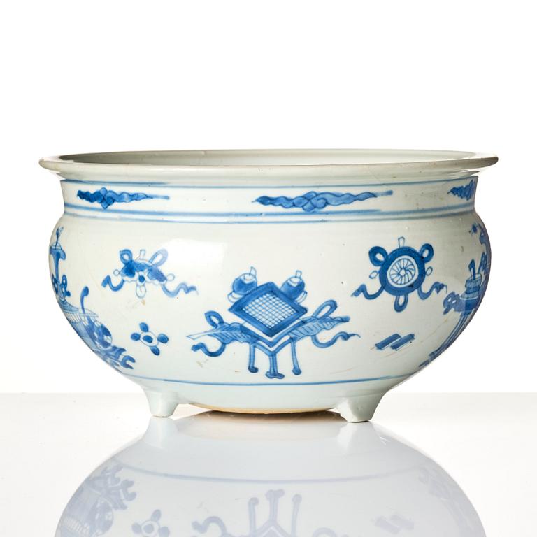 A blue and white censer, Qing dynasty, Kangxi (1662-1722).