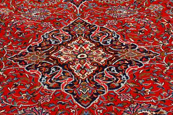 A Sarouk rug, 397 x 290 cm.