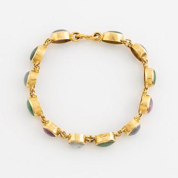 Armband 18K guld med cabochonslipade smaragder, safirer och rubiner.