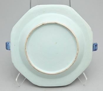 VÄRMEFAT, porslin, Kina, Jiaqing, 1796-1820.