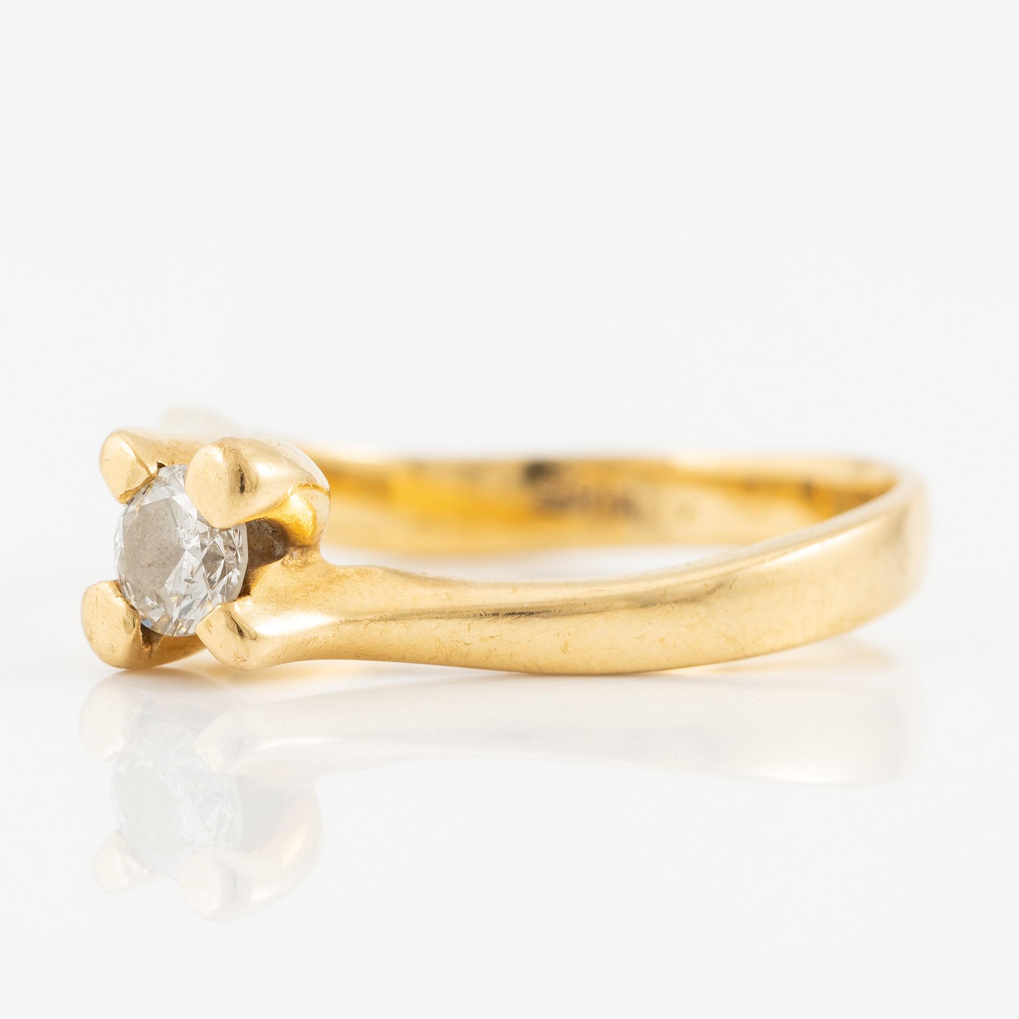 Ring, 18K guld med briljantslipad diamant.
