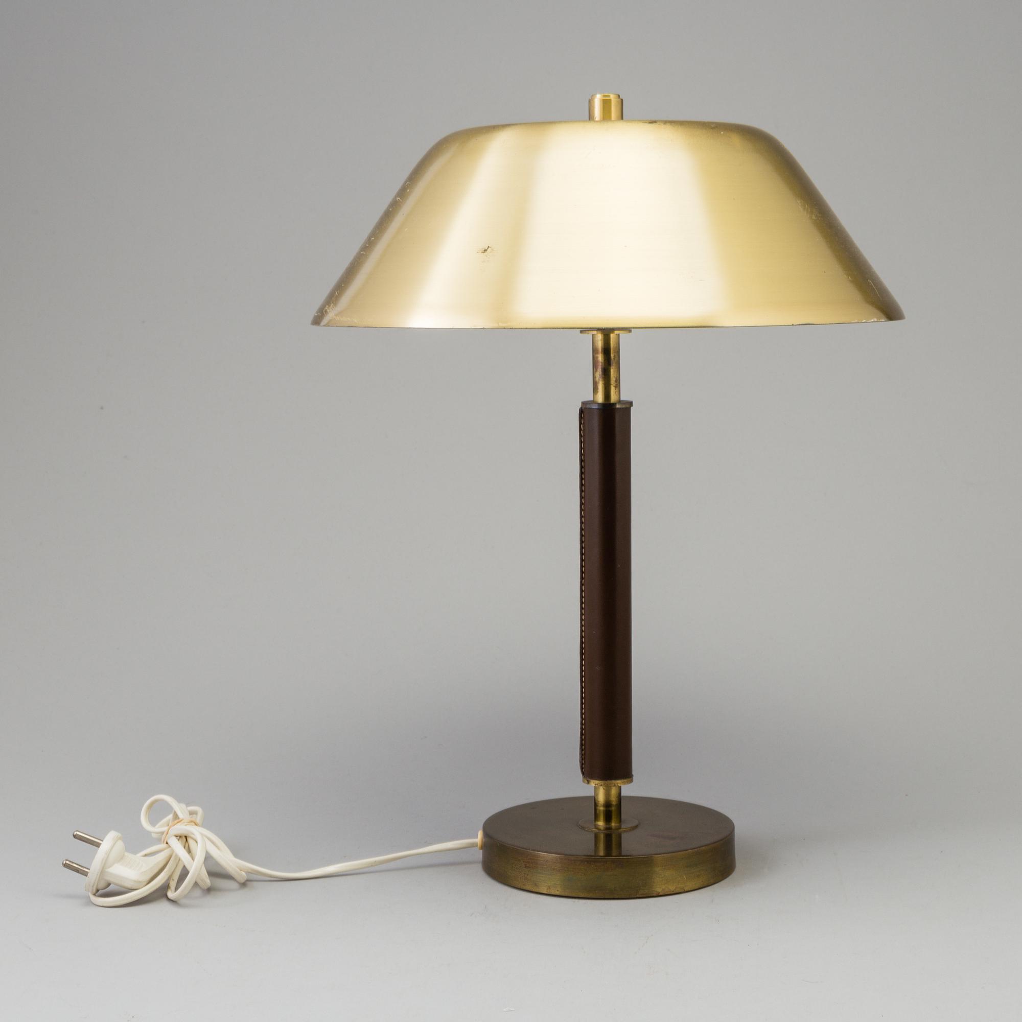 BORDSLAMPA, mässing och läder, 1900-tal.