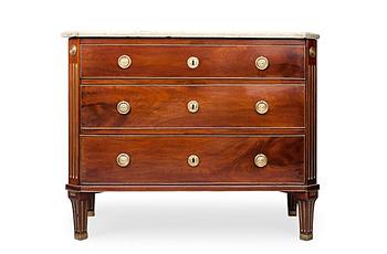 499. A CHEST OF DRAWERS.