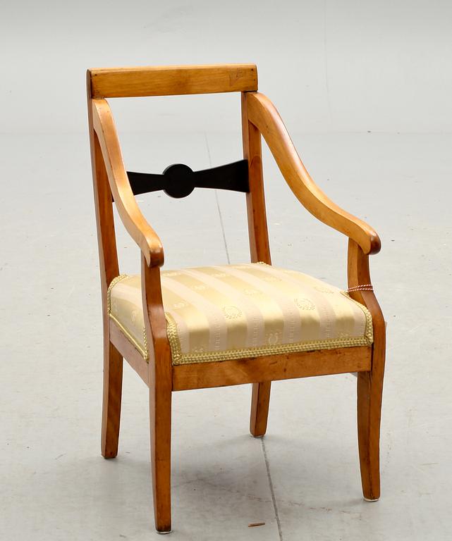 KARMSTOL, för barn. Empirestil, 1800/1900-tal.