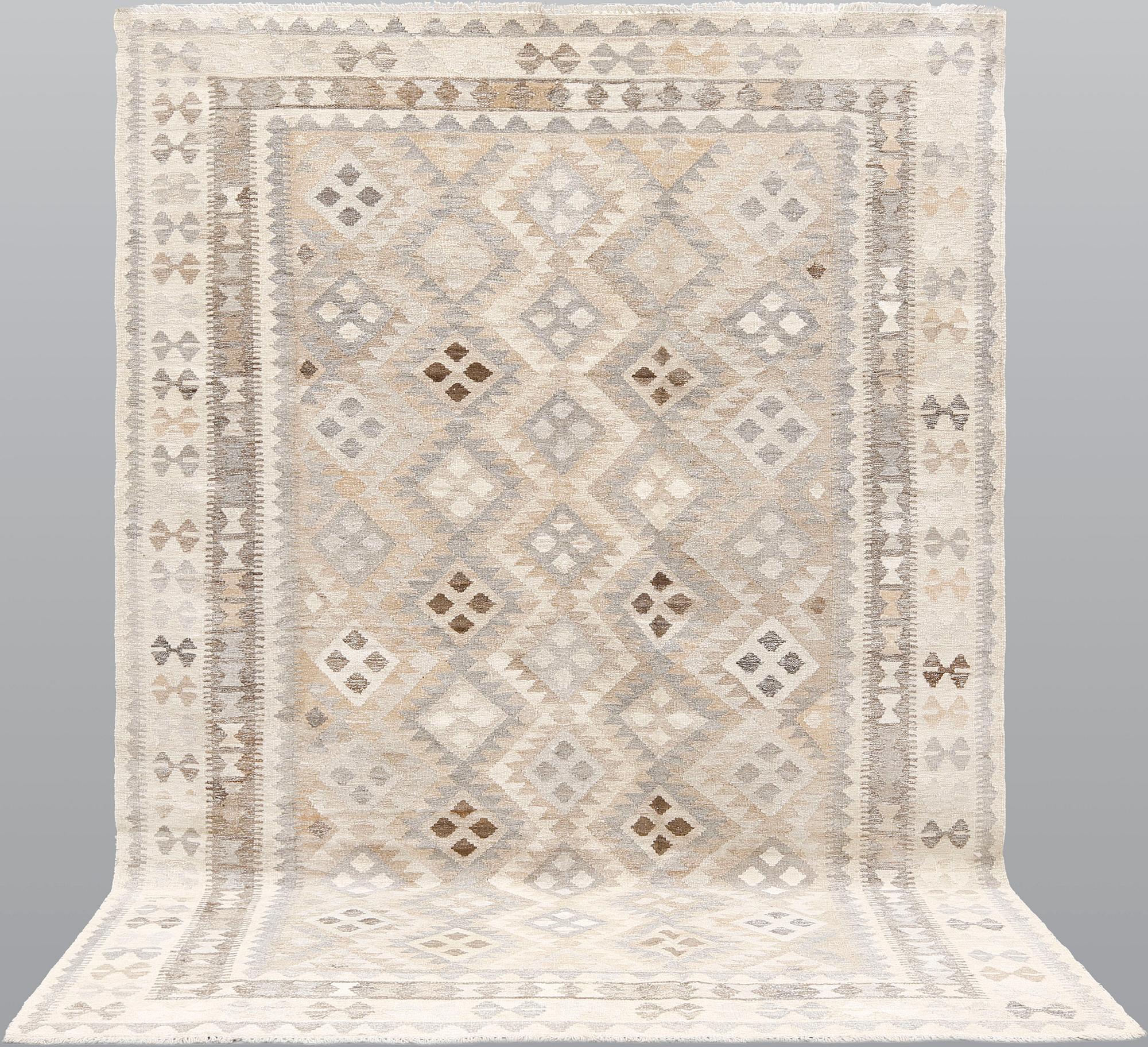 A Kilim rug, approx. 299 x 200 cm.