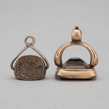 SIGILLSTÄMPLAR, 2 st, 17-1800-tal.