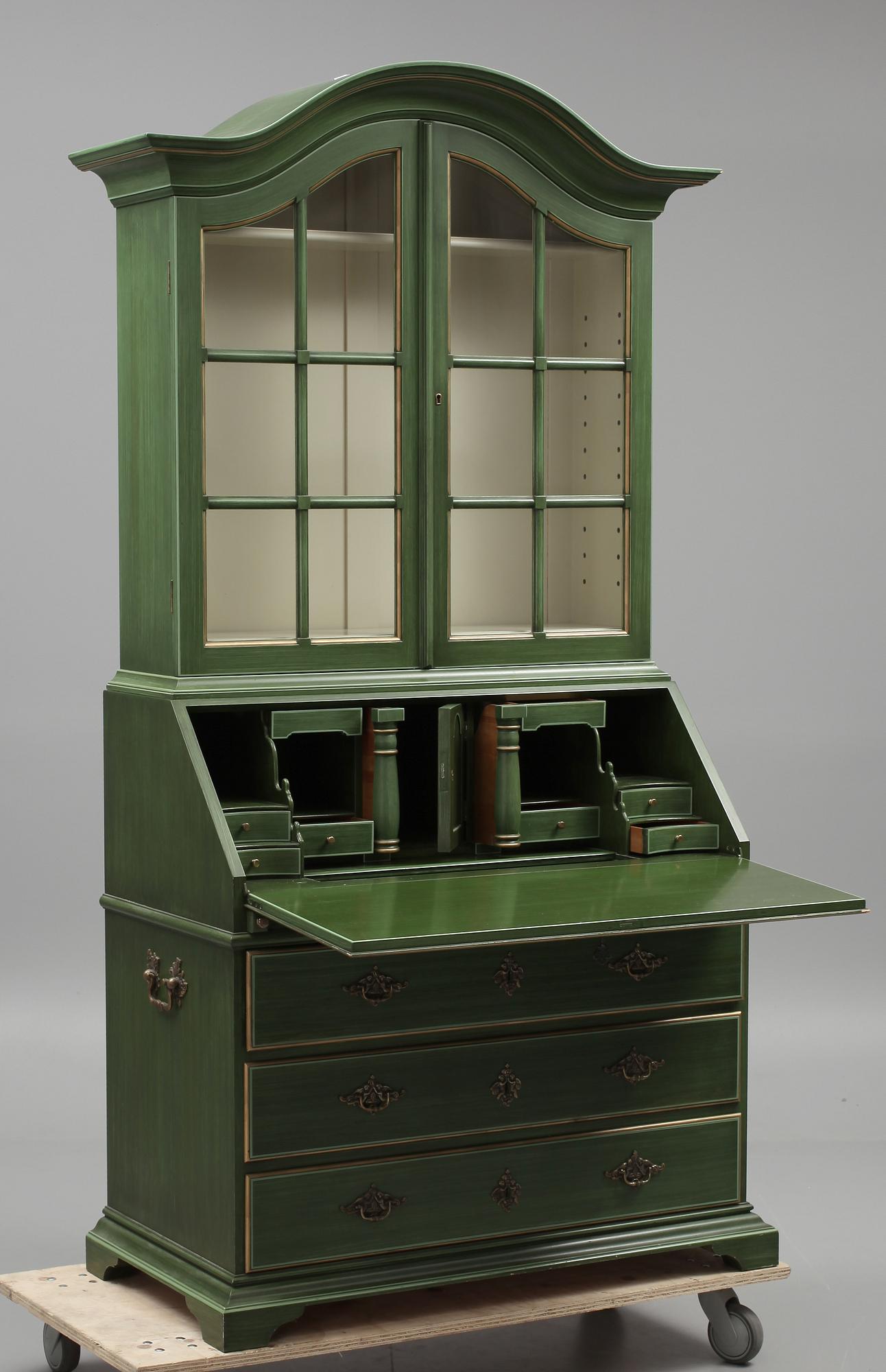 MATSALSMÖBLEMANG, 8 delar. Senbarockstil, 1900-talets andra hälft.