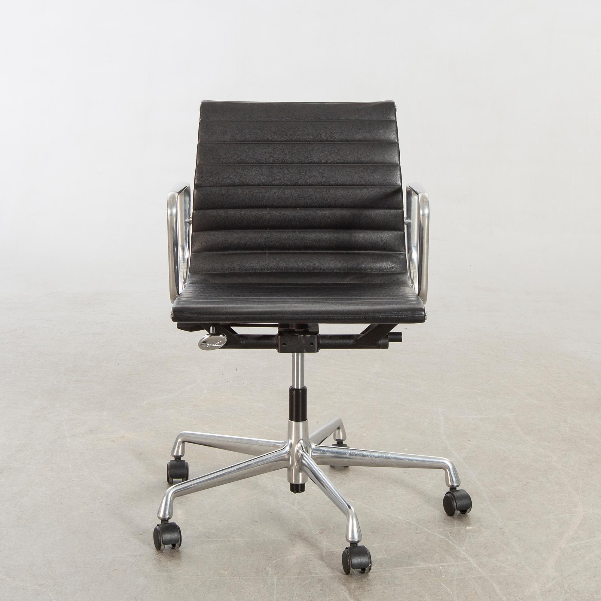 Charles and Ray Eames, kontorsstol, "EA 117", Vitra, 2000-tal.