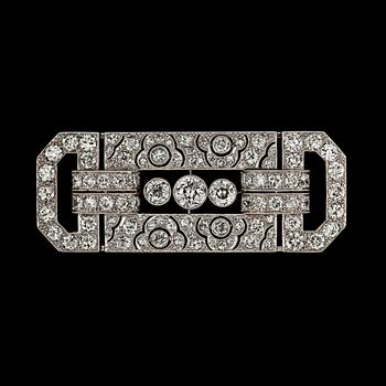 922. A Art Déco diamond, ca 5.00 cts, brooch.