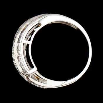 RING, 14 k vitguld, olikfärgade fasettslipade safirer, diamanter tot ca 0.20 ct.