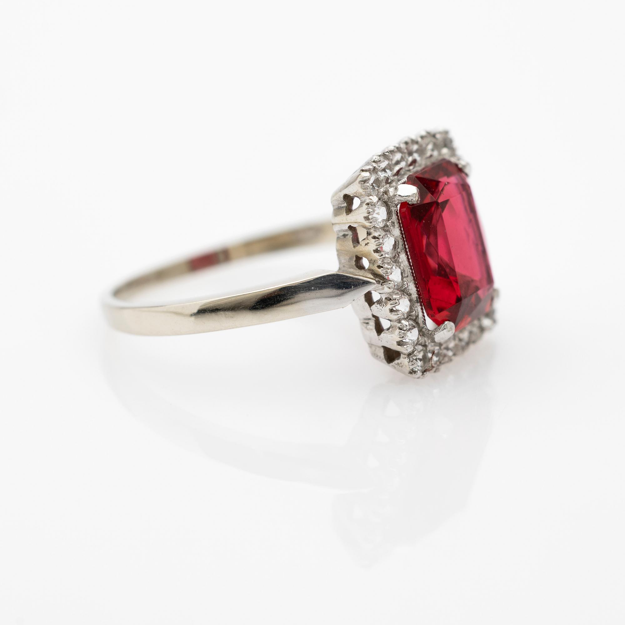 Ring, 18K white gold with synthetic white stones and a red stone.