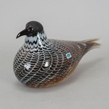 OIVA TOIKKA, a glass sculpture of a bird, Nuutajärvi Notsjö, Finland, E994/3000.