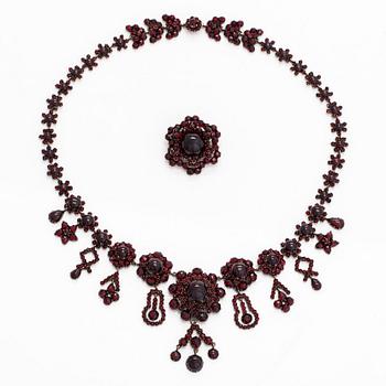 Necklace and brooch, Victorian, cabochon and rose cut garnets, silver.